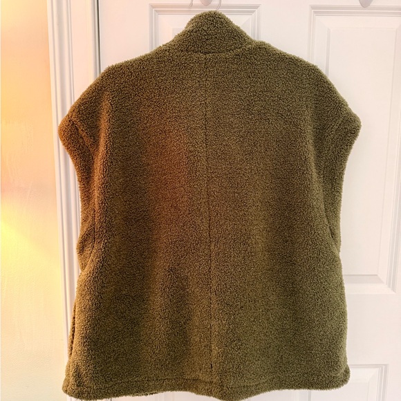 Olive Green Sherpa Button-Front Vest - Picture 2 of 3